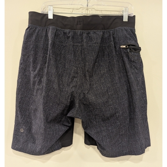 Lululemon THE Linerless Athletic Shorts Size Medium - Picture 2 of 4